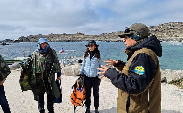 Lee más sobre el artículo Con expertos de Galápagos seminario impulsa turismo responsable en archipiélago de Humboldt 