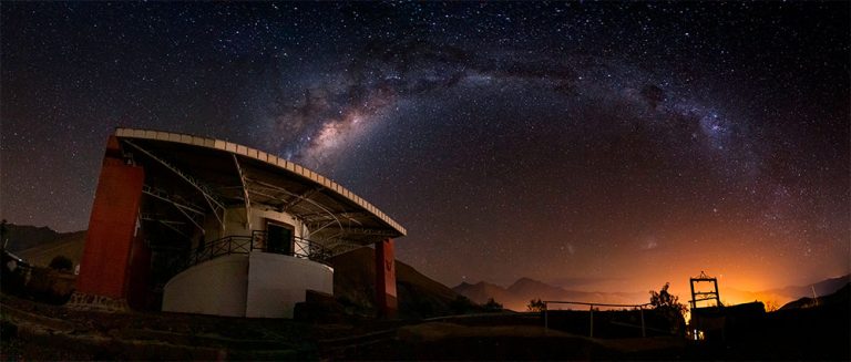 Lee más sobre el artículo Vive el astroturismo en el Valle de Elqui: observatorios y tours bajo las estrellas